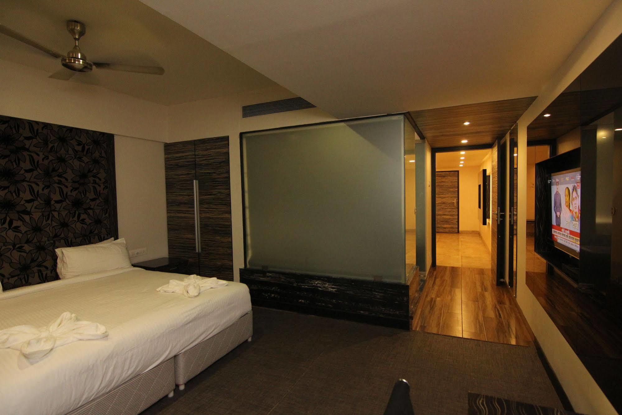 Kumar Resort Lonavala Bagian luar foto