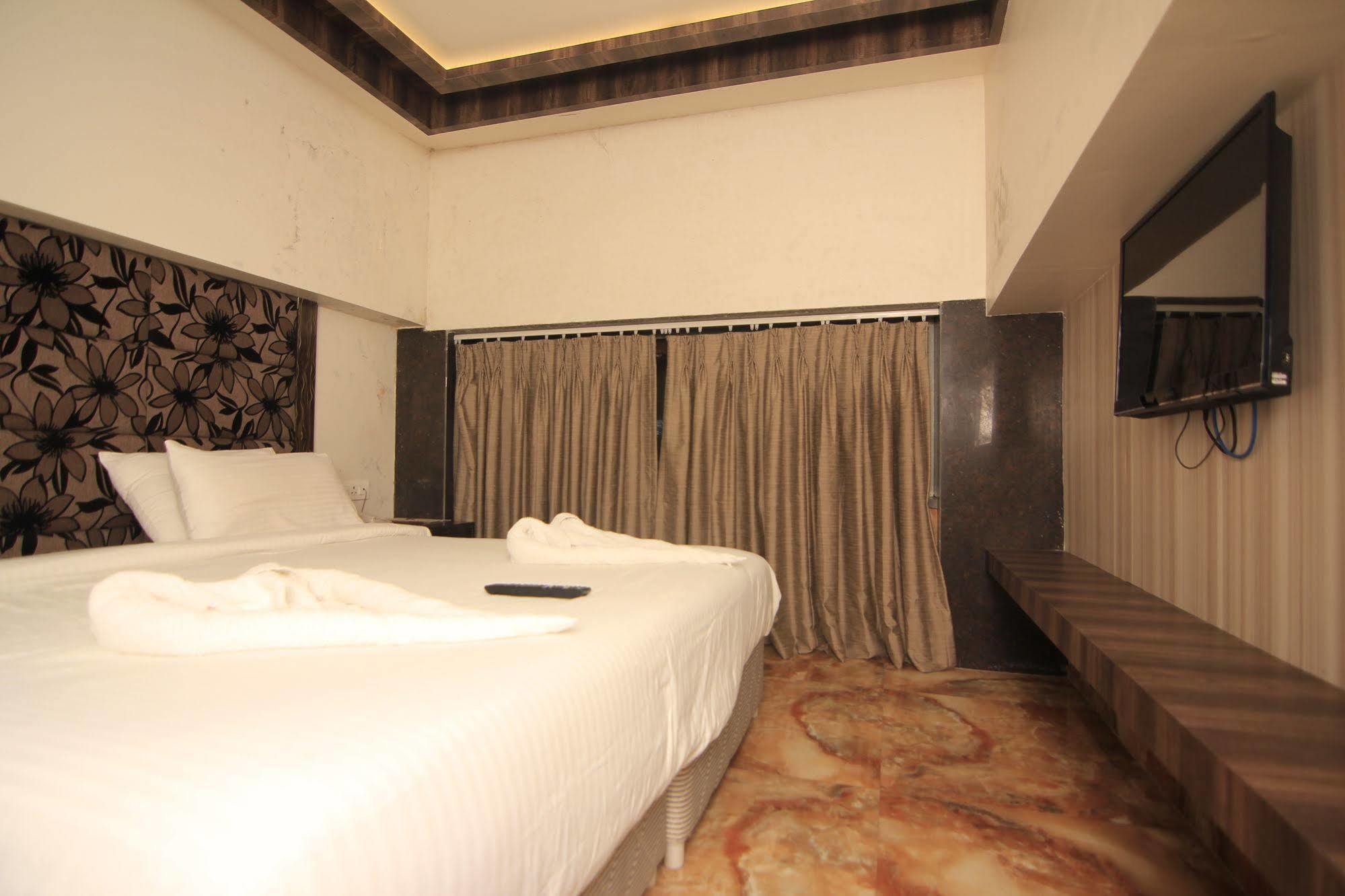 Kumar Resort Lonavala Bagian luar foto