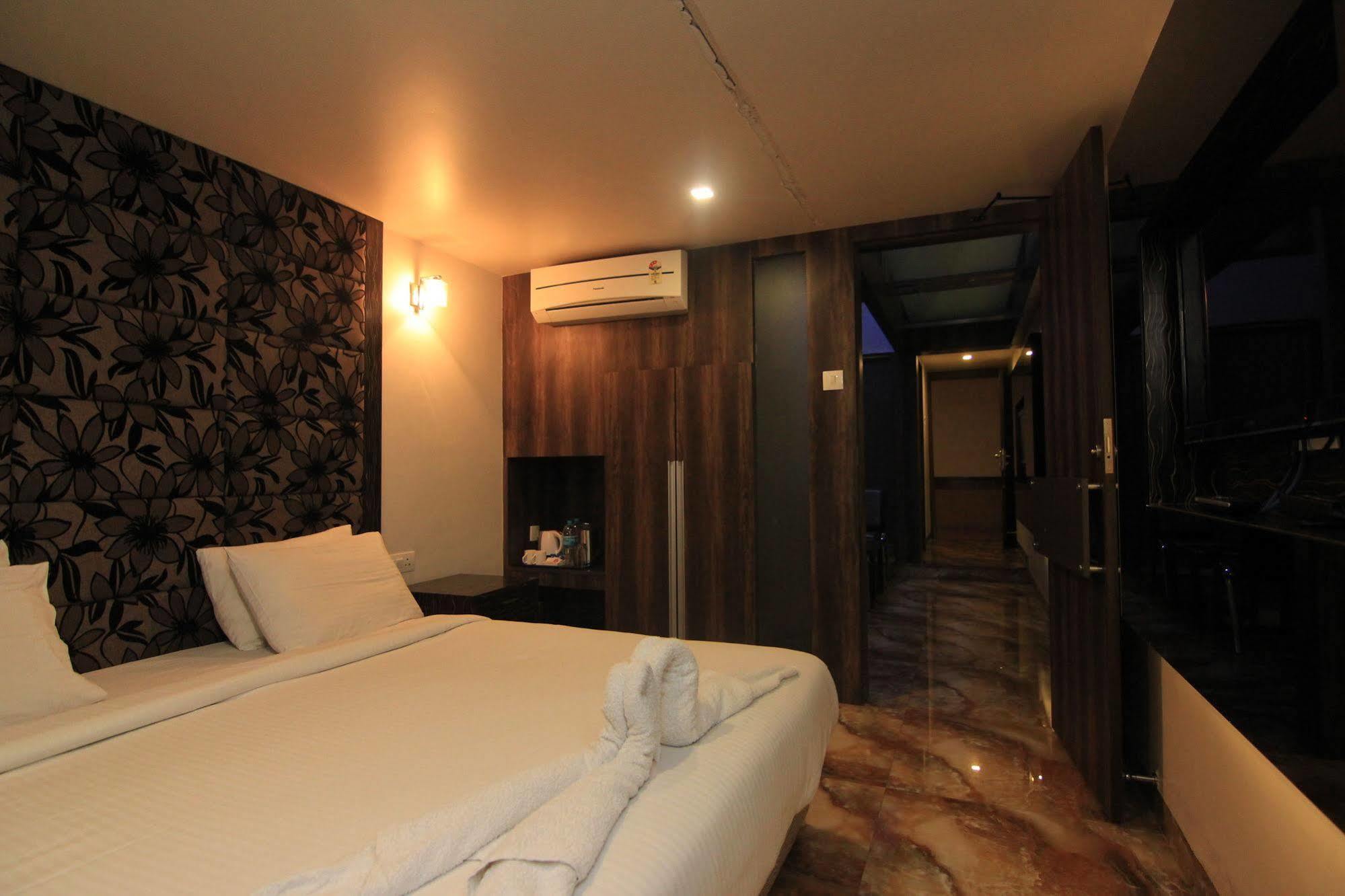 Kumar Resort Lonavala Bagian luar foto