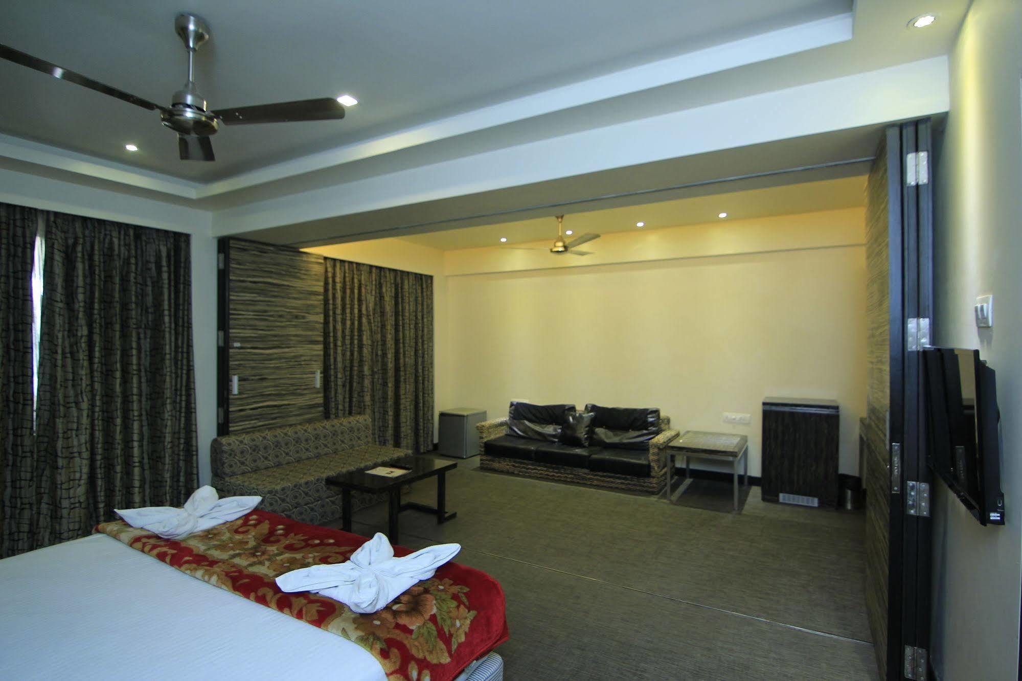 Kumar Resort Lonavala Bagian luar foto