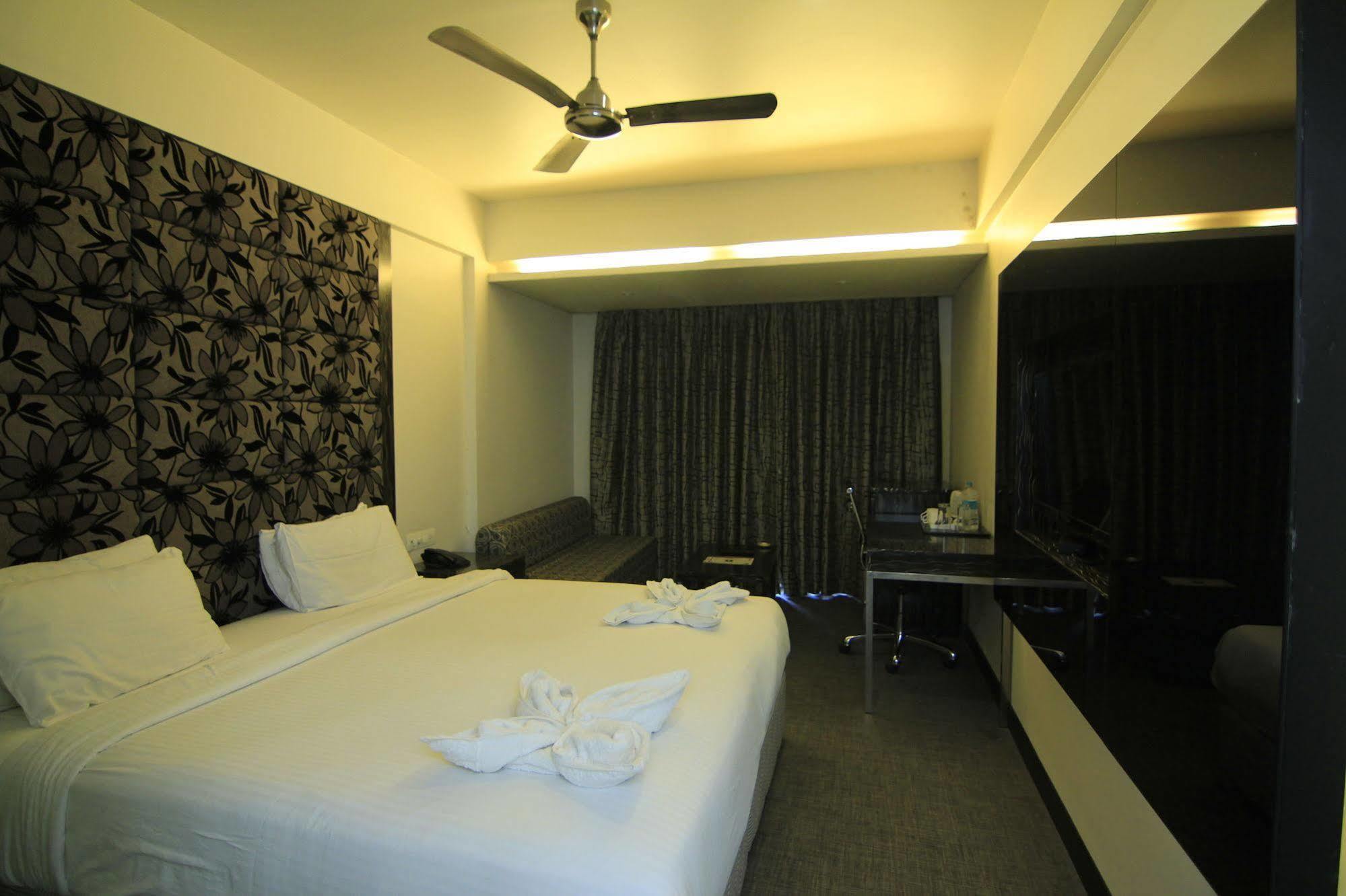Kumar Resort Lonavala Bagian luar foto